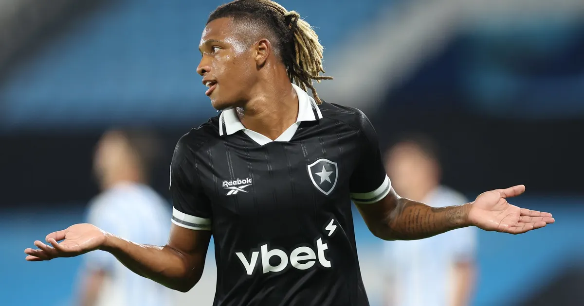 Palmeiras recua e evita valores exigidos pelo Botafogo na negociação por Danilo