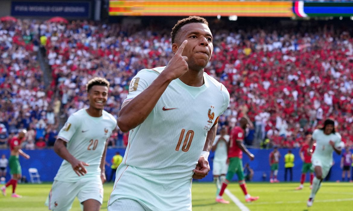 França vence Marrocos e garante vaga na semifinal da Copa do Mundo