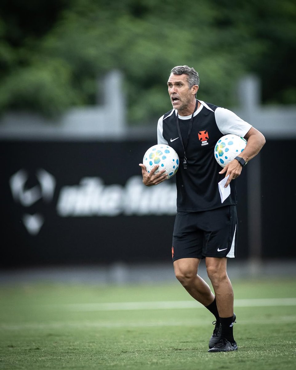 Bruno Lazaroni ganha confiança do elenco vascaíno com metodologia de treino