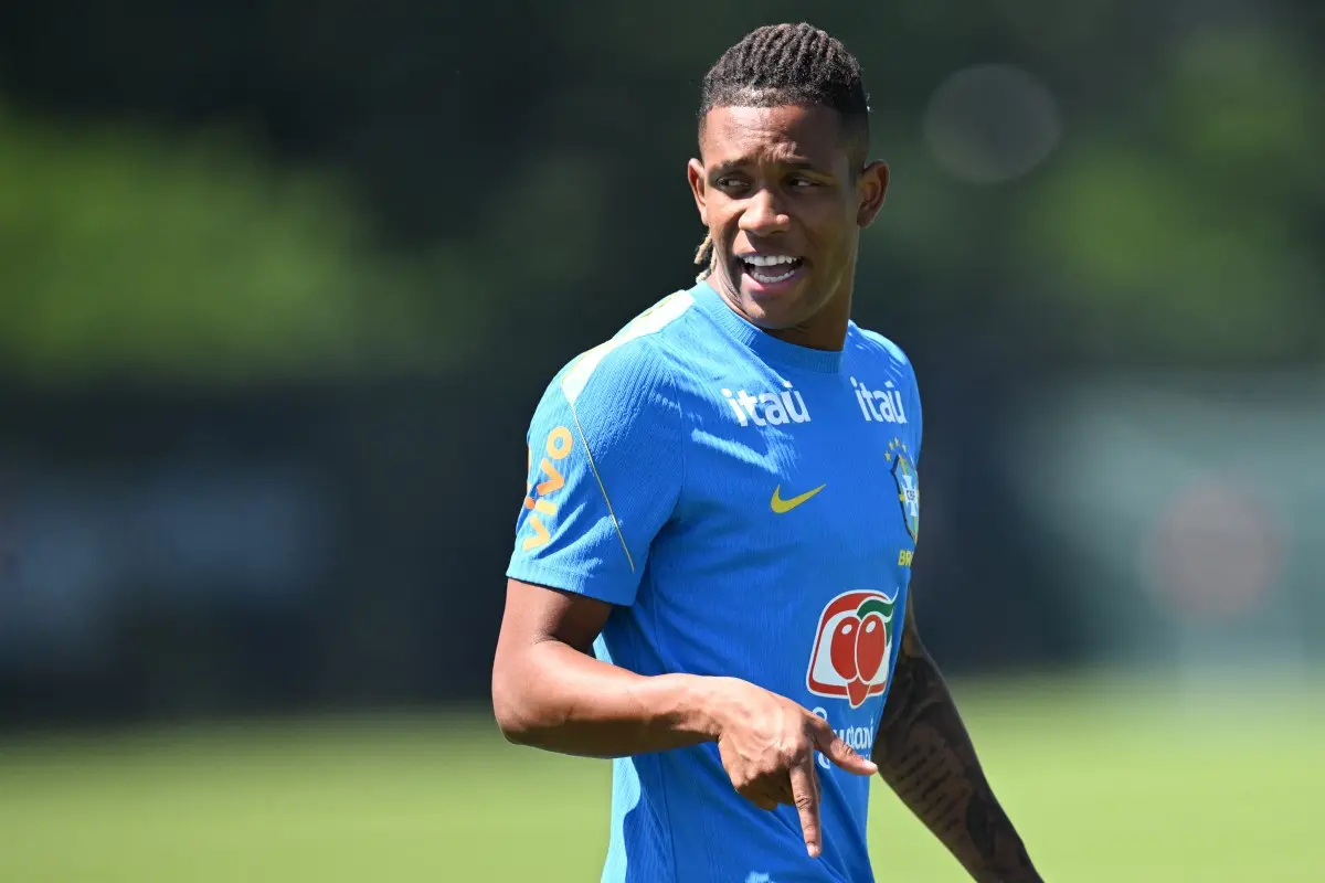 Palmeiras mantém oferta por Danilo e inclui zagueiro Naves em negociação com Botafogo