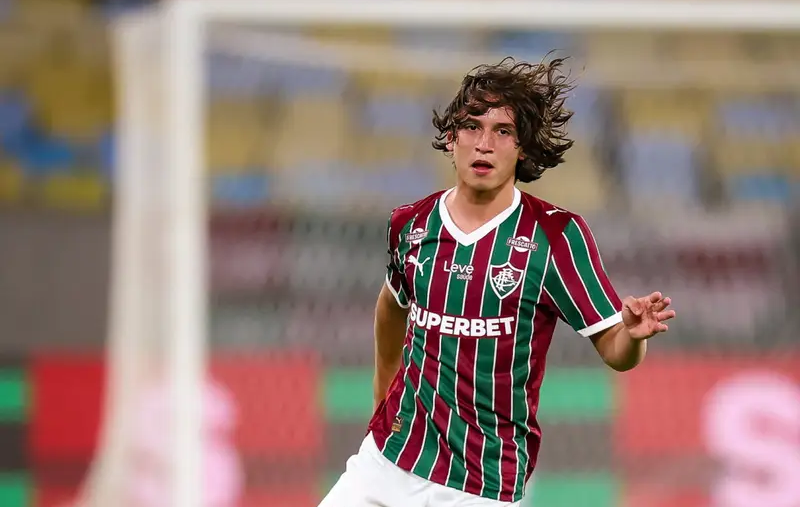 Ruan celebra estreia profissional no Fluminense com mensagem emocionante