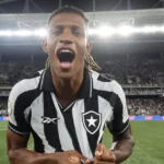 Palmeiras e Botafogo divergem sobre valores em negociação por Danilo
