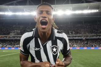Palmeiras e Botafogo divergem sobre valores em negociação por Danilo