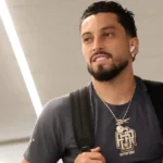 Botafogo planeja iniciar conversas por renovação de Alex Telles em agosto