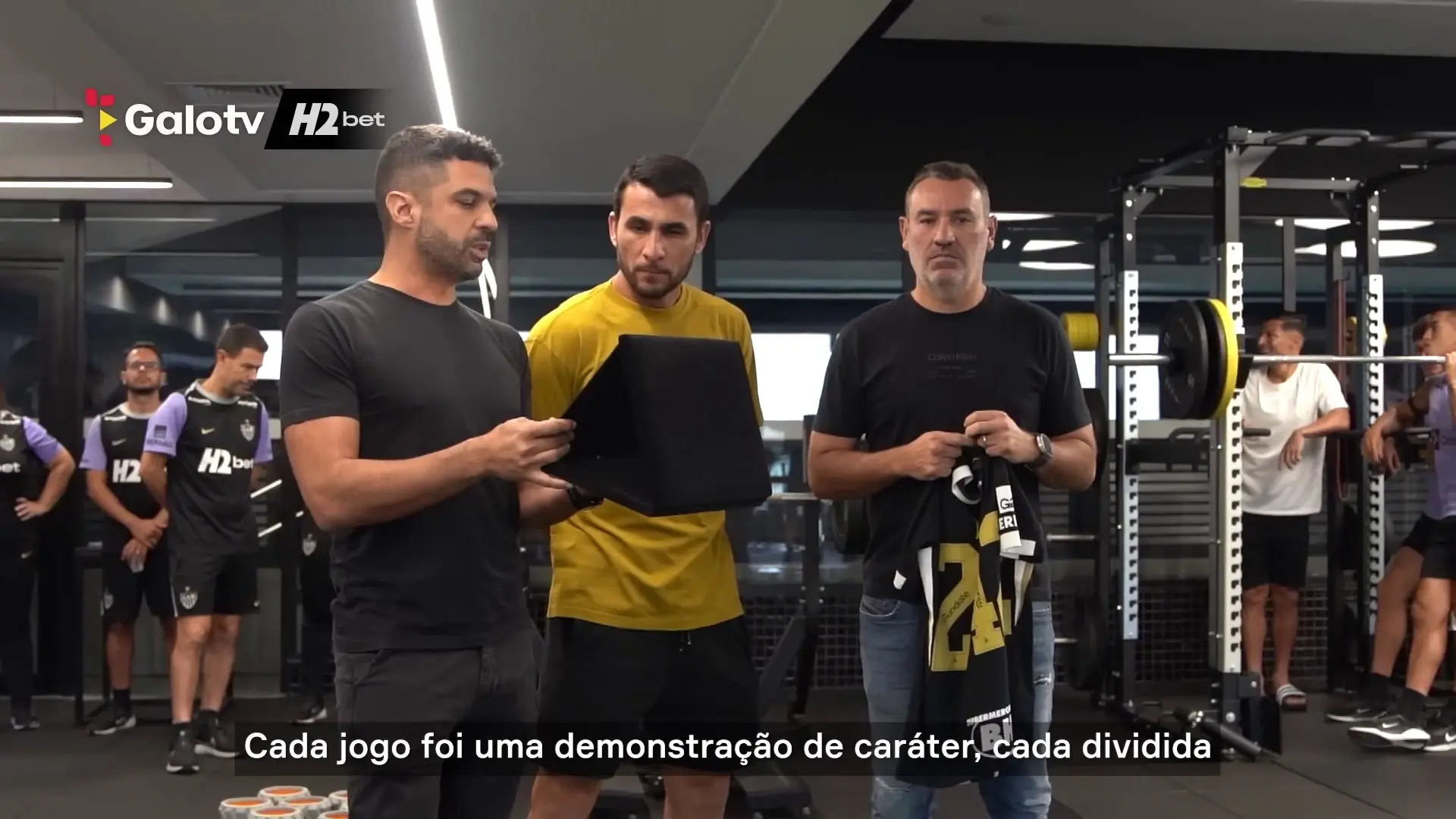 Junior Alonso encerra trajetória no Atlético-mg com homenagem emocionante
