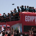 Seleção do Egito é recebida com festa histórica após campanha memorável na Copa do Mundo