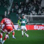Juventude e Vila Nova medem forças em confronto decisivo no gramado