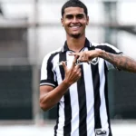 Botafogo negocia Bernardo Valim com Santa Clara em transação por Gabriel Batista