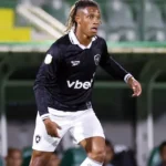 Botafogo recusa oferta do Palmeiras por Danilo e mira venda milionária para a Europa