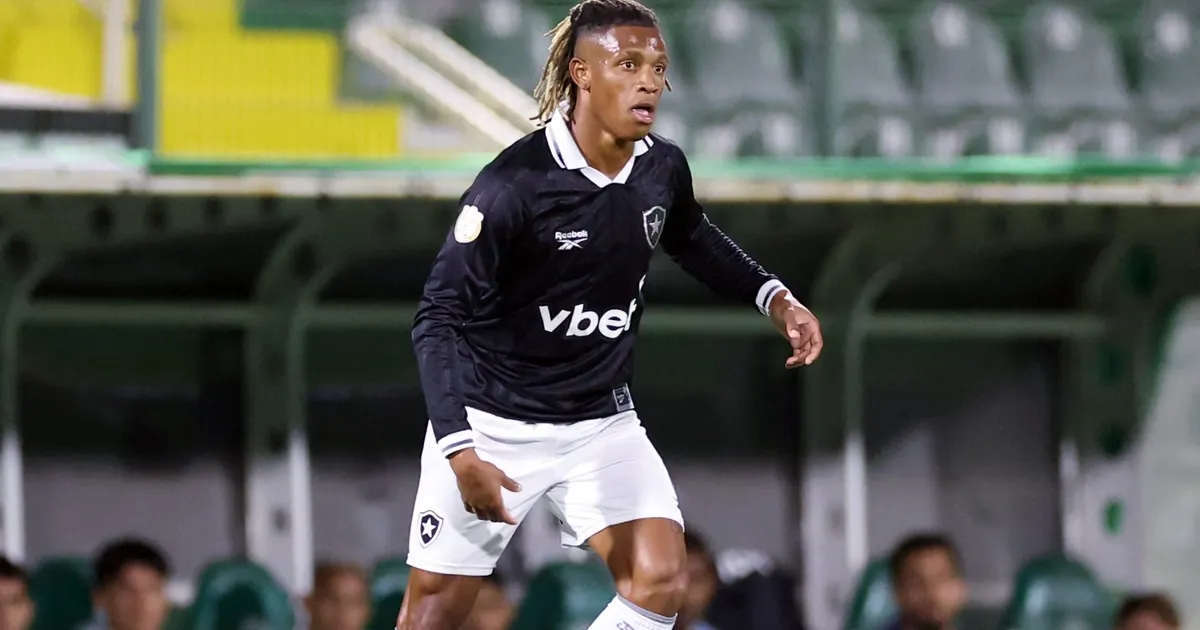Botafogo recusa oferta do Palmeiras por Danilo e mira venda milionária para a Europa