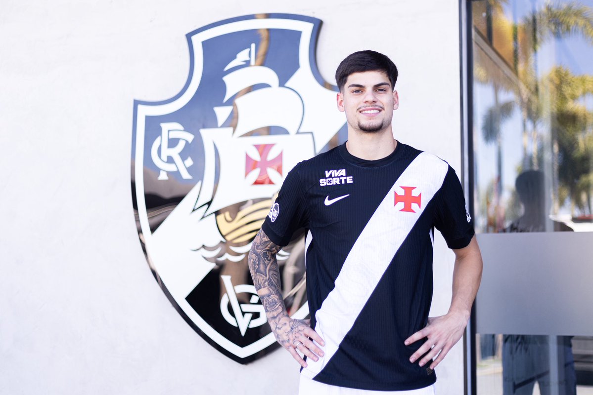 Vasco oficializa a chegada do lateral Paulinho com imagens inéditas