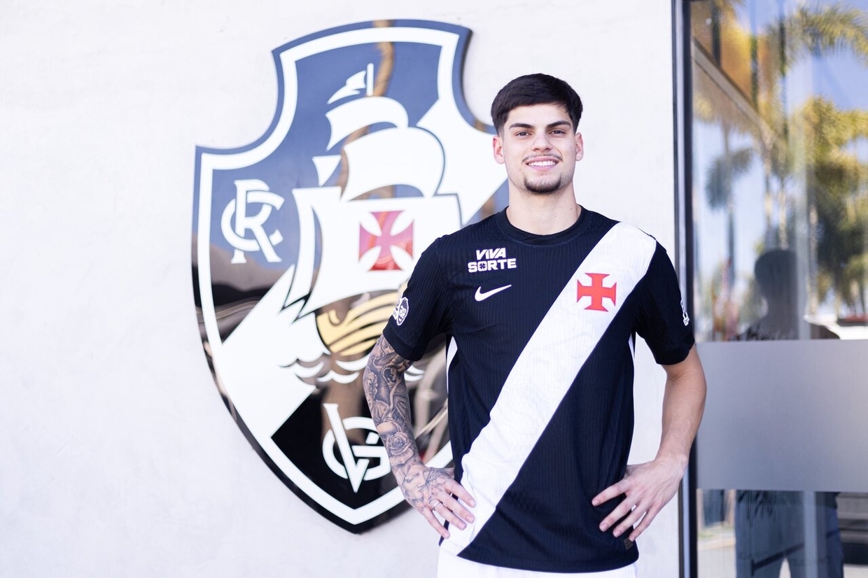Vasco oficializa a contratação do lateral-esquerdo Paulinho até 2029