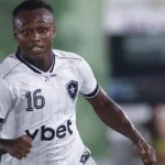 Empréstimo de atacante do Botafogo a clube europeu avança com cláusula de compra