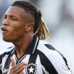 Palmeiras enfrenta disputa internacional pela contratação de Danilo