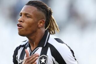 Palmeiras enfrenta disputa internacional pela contratação de Danilo