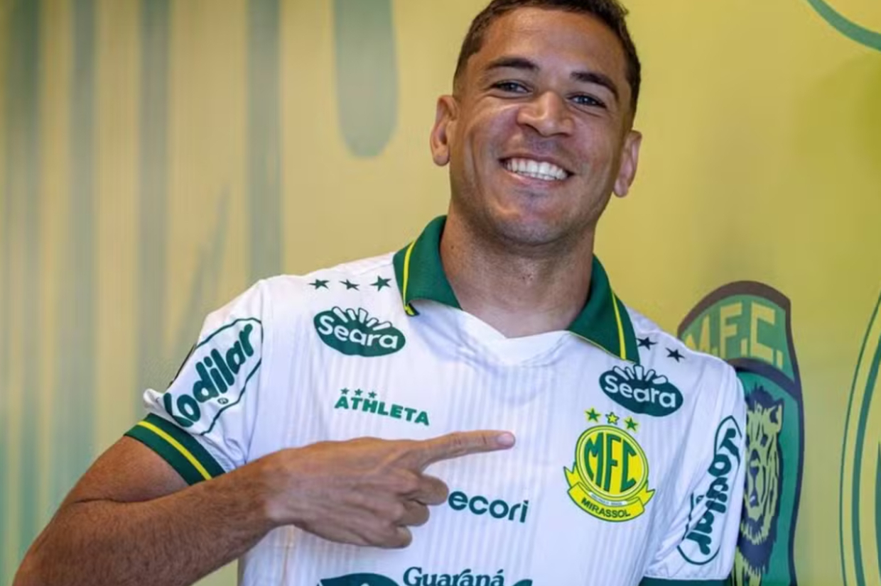Mirassol oficializa contratação do lateral Elias para a sequência da temporada