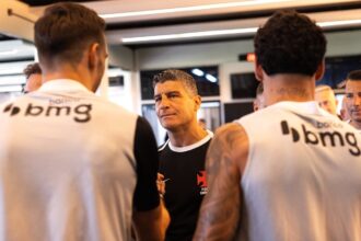 Pedro Emanuel assume comando técnico do Vasco com foco em disciplina tática