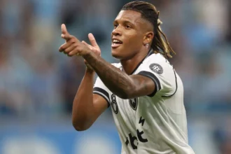 Danilo entra na mira do Chelsea em negociação conduzida pelo Botafogo