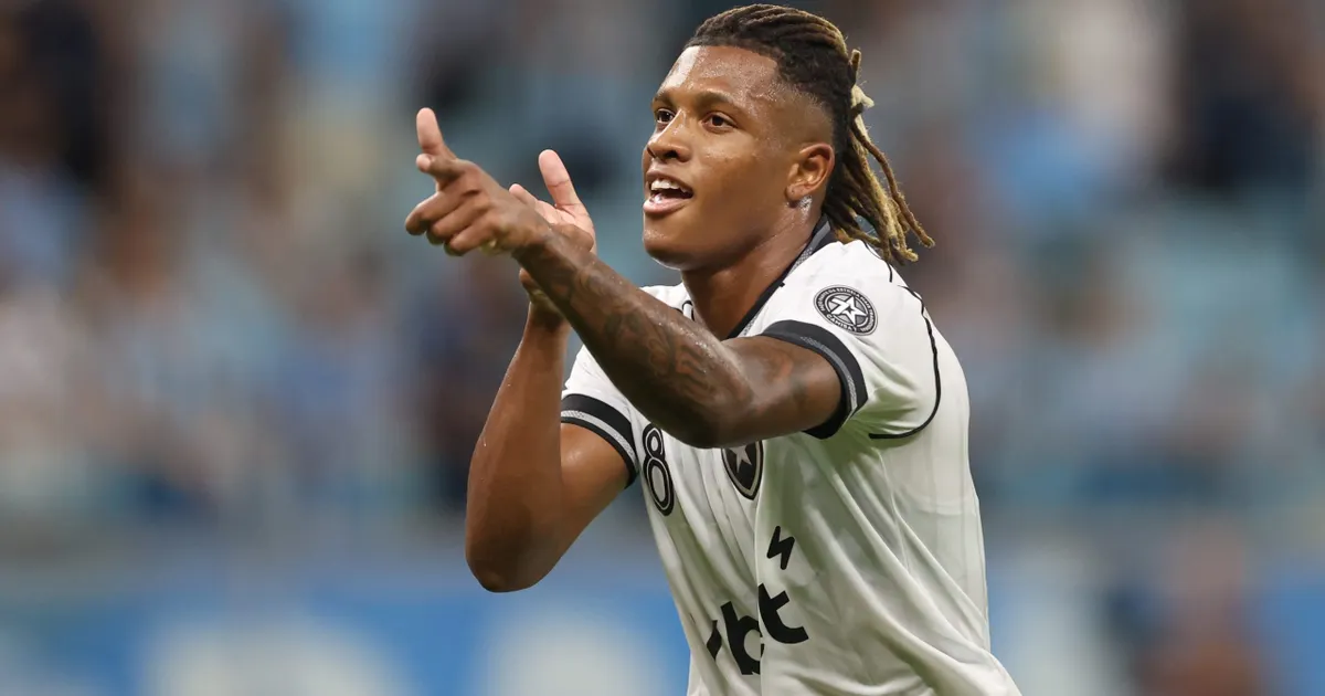 Danilo entra na mira do Chelsea em negociação conduzida pelo Botafogo