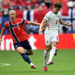 Noruega supera Inglaterra com gol decisivo de Andreas Schjelderup