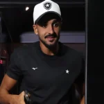 Botafogo monitora mercado para suprir possível saída de Chris Ramos