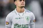 Paulinho é anunciado como novo lateral do Vasco em contrato até 2029