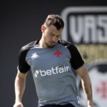 Hugo Moura deixa o Vasco e viaja para assinar com Al-fayha