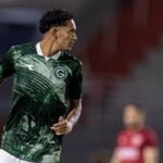 Goiás supera o CRB fora de casa com gol de pênalti de Cadu