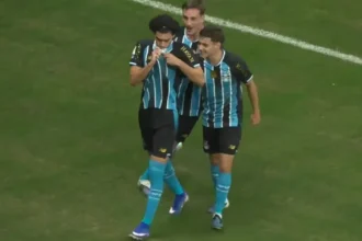 Matheus Nascimento marca em estreia pelo Grêmio durante amistoso contra o Cruzeiro