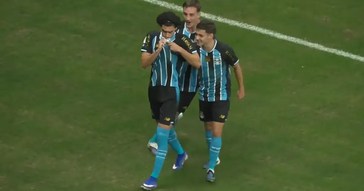 Matheus Nascimento marca em estreia pelo Grêmio durante amistoso contra o Cruzeiro