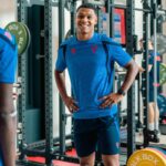 Matheus França retorna aos treinos no Crystal Palace após período no Vasco