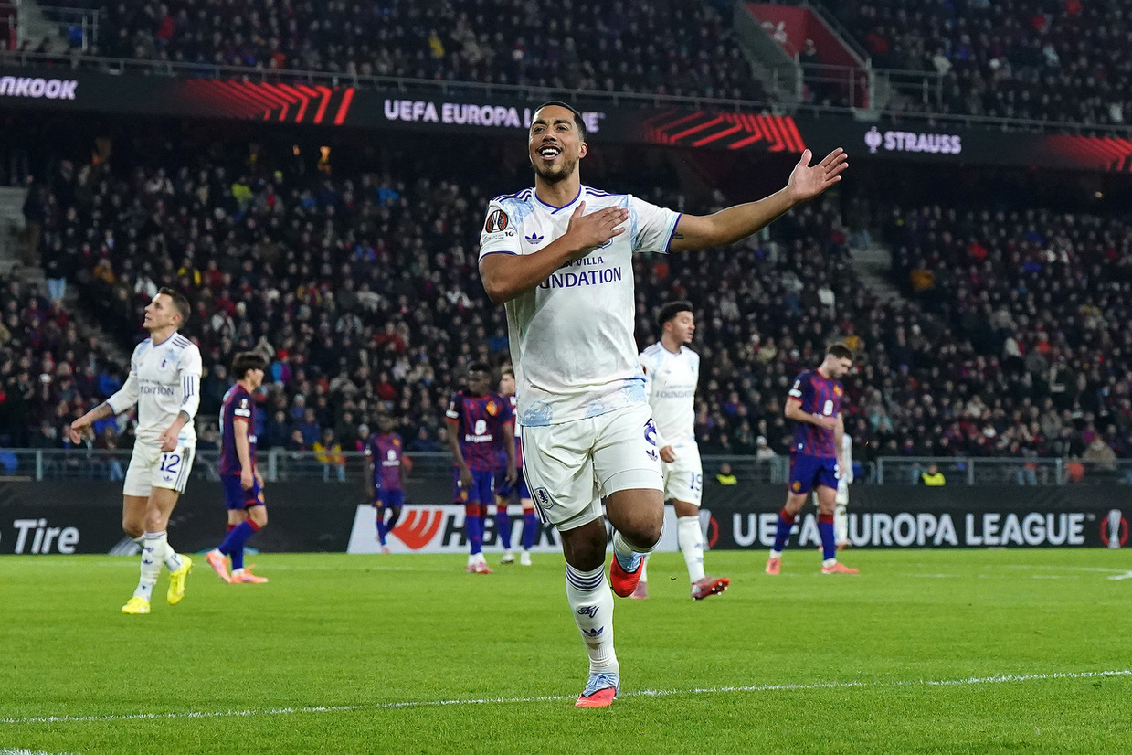 Manchester United investe em Youri Tielemans após negociação frustrada com Éderson
