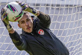 Gabriel Batista reforça meta do Botafogo após destaque no futebol português