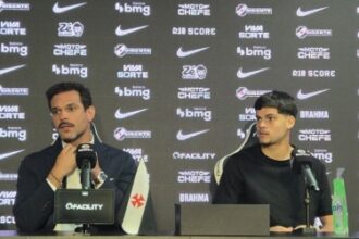 Vasco apresenta lateral Paulinho reforço para a sequência da temporada