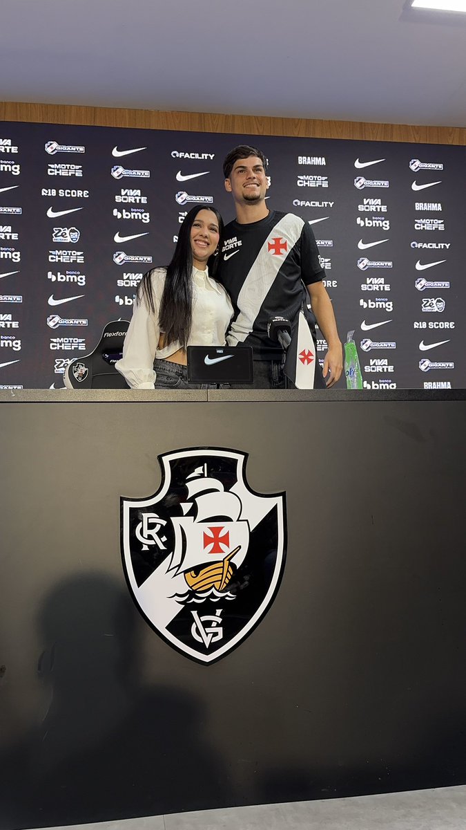 Novo lateral do Vasco, Paulinho é apresentado e destaca versatilidade em campo