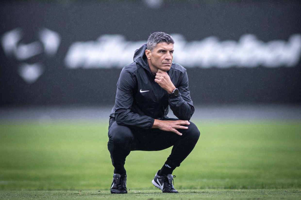Pedro Emanuel assume comando do Vasco e ignora desconfiança externa