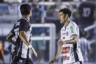 Ceará e Athletic-mg empatam sem gols em duelo equilibrado