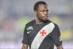 Andrez Gomes retorna ao elenco do Vasco para confronto decisivo contra o Vitória