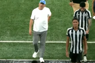 Textor sugeriu saída de atletas do Botafogo por temor de crise, revela jornalista