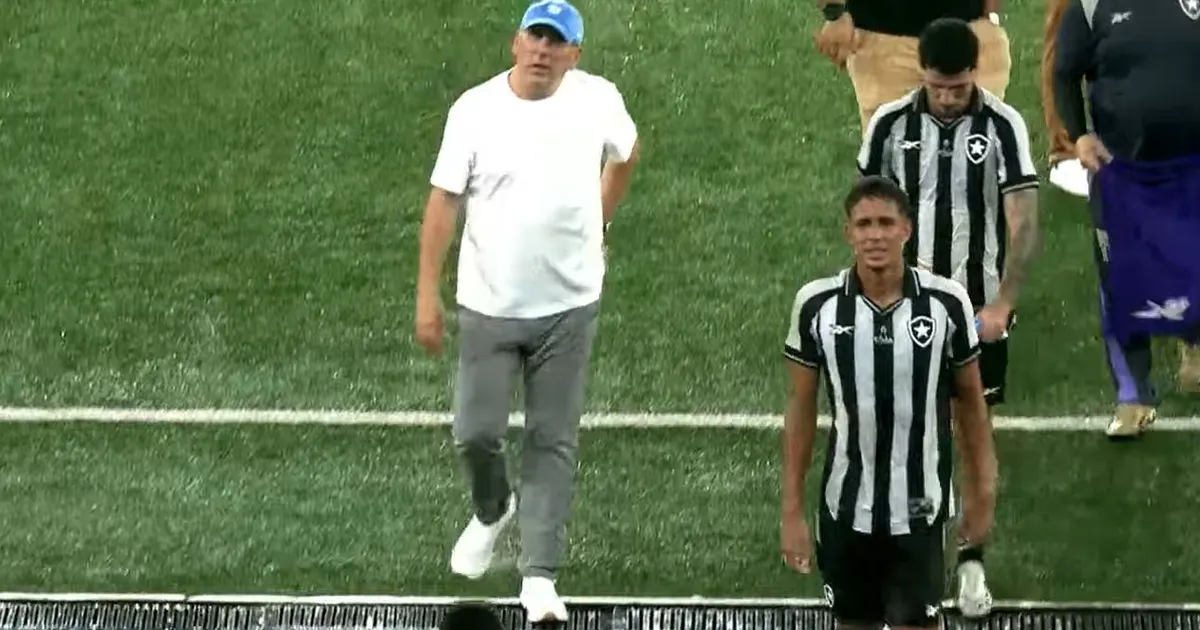 Textor sugeriu saída de atletas do Botafogo por temor de crise, revela jornalista