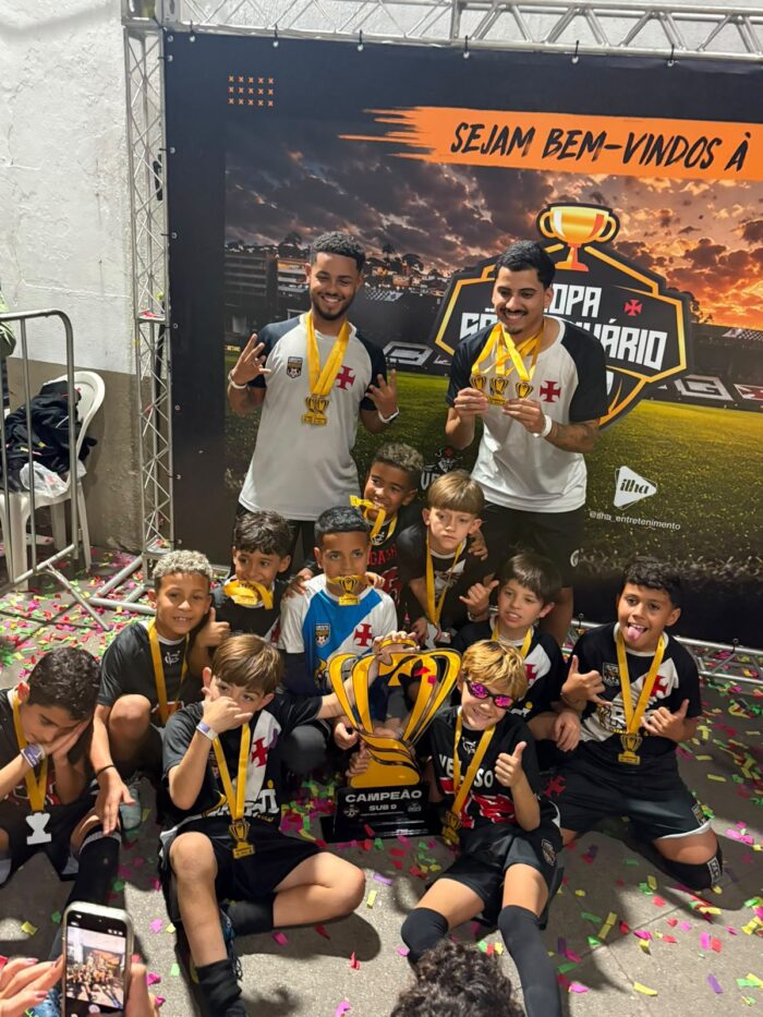 Quatro categorias da Vasco Academy Juiz de Fora levantam o troféu da Copa São Januário 2026