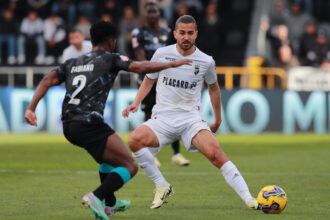 Mattheus Oliveira retorna ao Farense para buscar acesso no futebol português