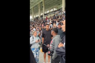 Euder marca presença em São Januário para acompanhar duelo do sub-20