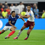 Espanha vai ao intervalo com vantagem mínima sobre a França em duelo eletrizante