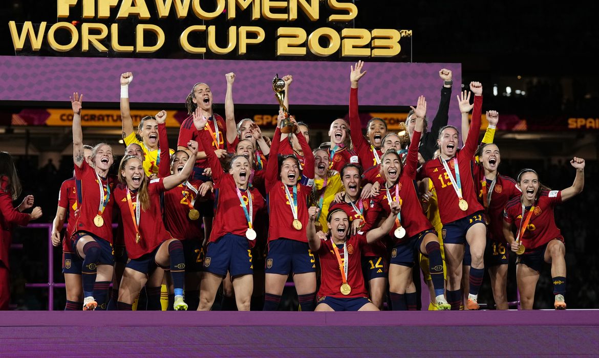 Espanha busca unificação inédita de títulos mundiais na Copa do Mundo
