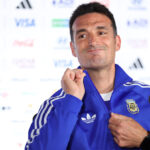 Scaloni define tática argentina para semifinal da Copa e recorda passagem na Inglaterra