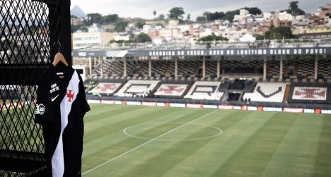 Vasco recebe primeiros uniformes com estampa da Sportingbet para nova parceria