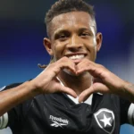 Botafogo mantém postura firme e descarta saída de Danilo do elenco