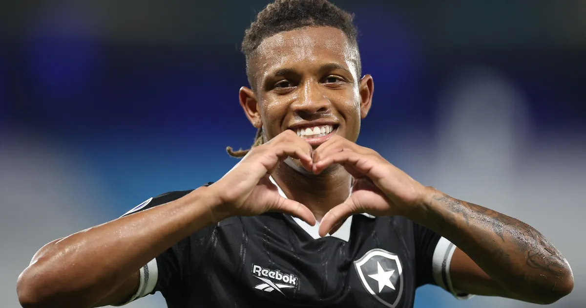 Botafogo mantém postura firme e descarta saída de Danilo do elenco