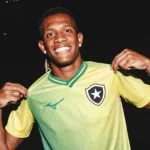 Palmeiras prepara nova investida por Danilo após recusar valores do Botafogo